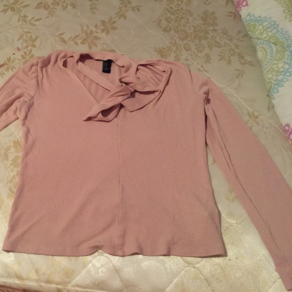 tieable v neck shirt