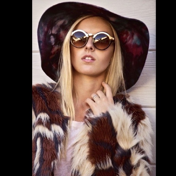 Olive Piqué Tie Dye Wide Brim blue wine Feathers - Picture 2 of 4