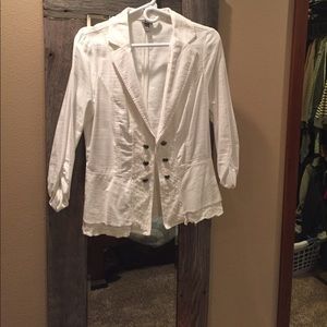 White cropped blazer