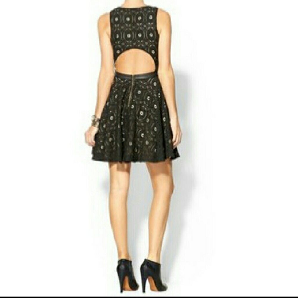 Back lace dress w/ cut-out back