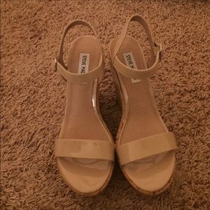 Steve Madden patten leather wedges