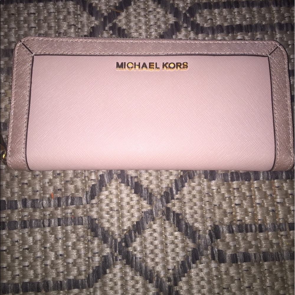 Michael Kors Zip Wallet