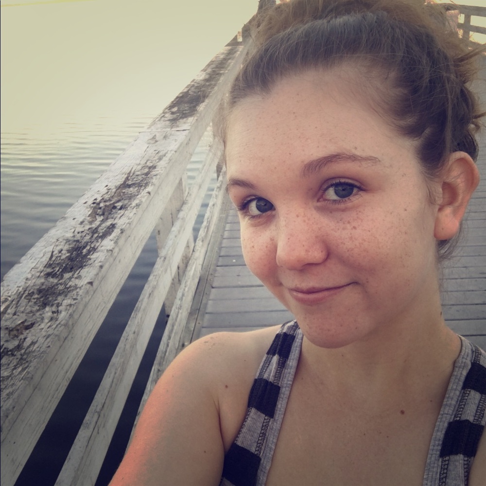 🌜MEET YOUR POSHER🌛