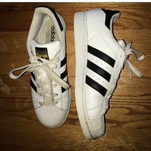 Women's adidas superstars new!! MAKE AN OFFER!!!!!