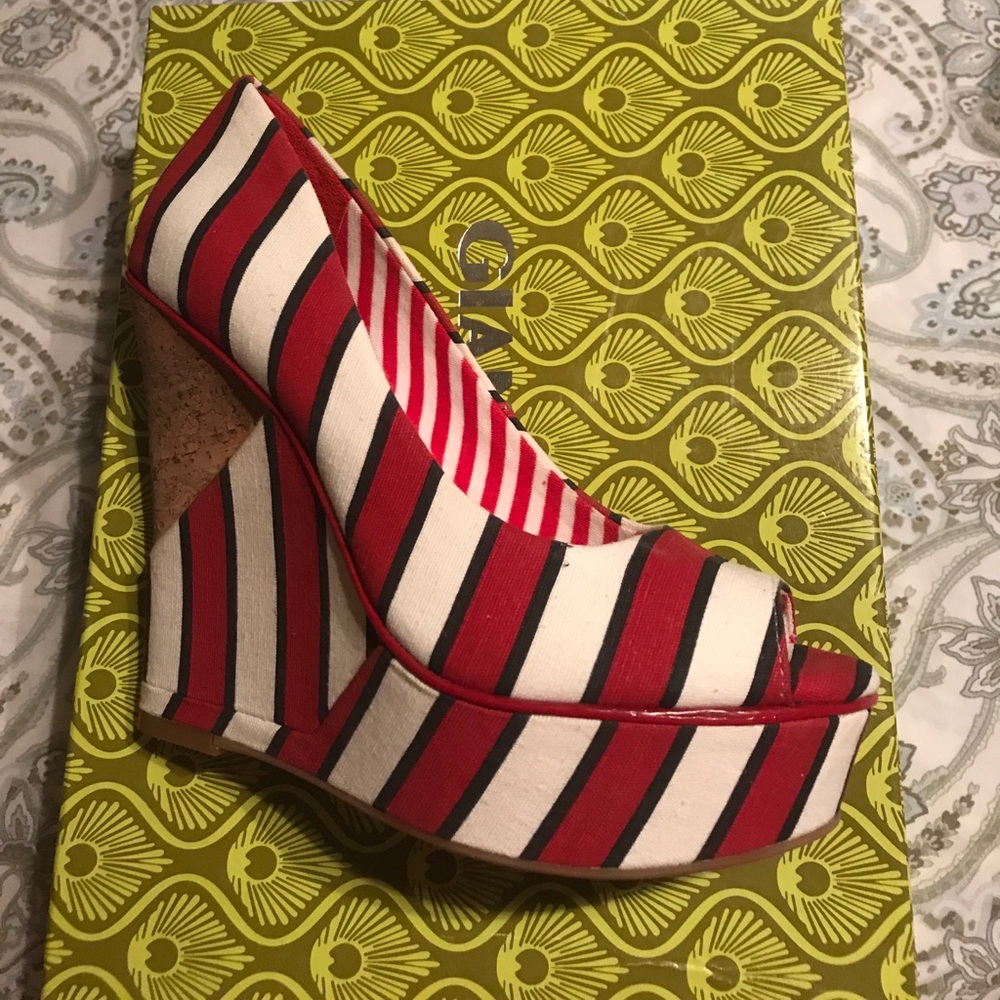 Gianni Bini wedges!!!