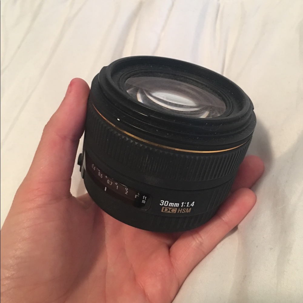 SIGMA 30mm f/1.4 CAMERA LENS