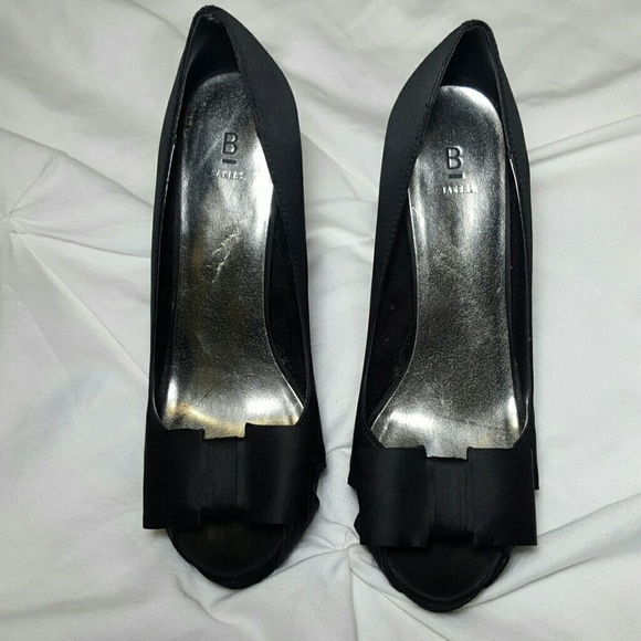 Bakers Black Satin Platform Dress Shoes - Picture 5 of 6