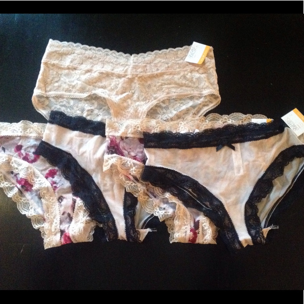 BNWT 6 mesh/lace bikini panties medium bundle