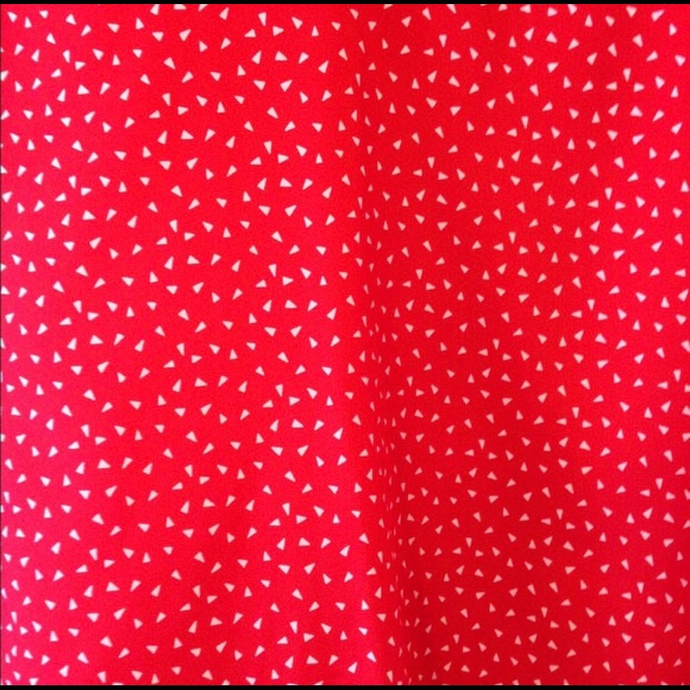 Cute Red Top with White Triangle Pattern - Picture 3 of 3