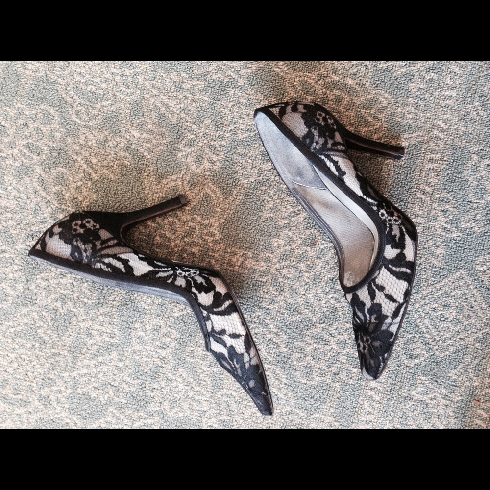 Stuart Weitzman lace pointed toe stiletto heels