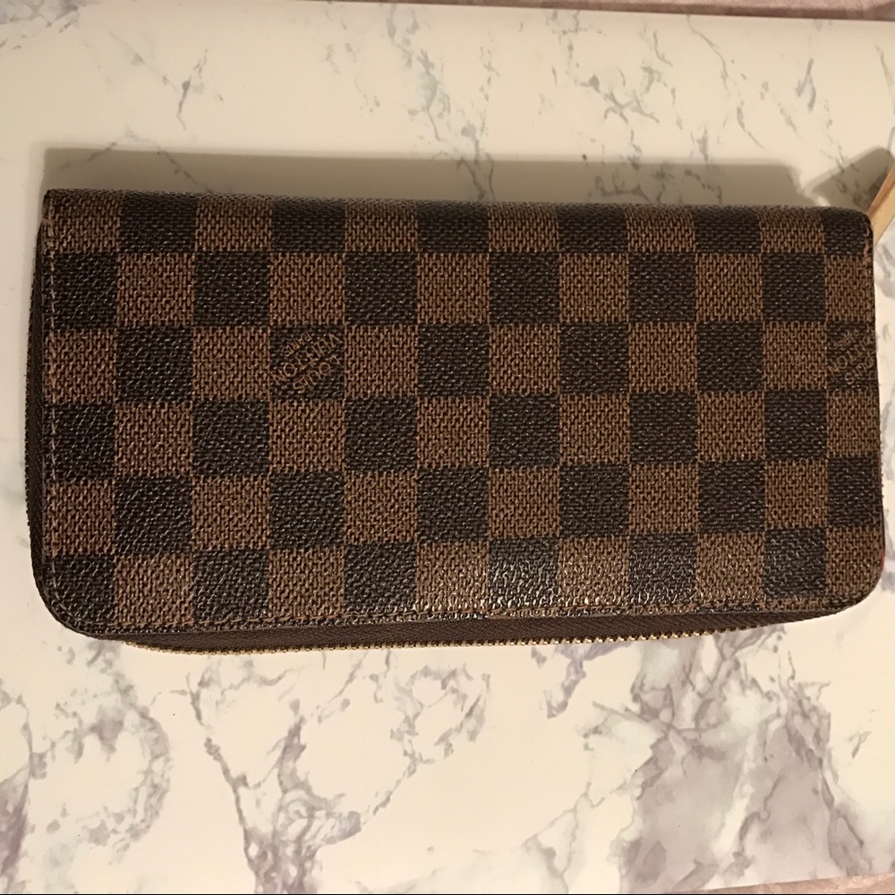 Brown checkered zippy wallet