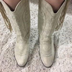 Shimmering cream colored cow girl boots