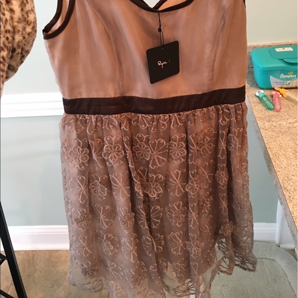 Dress - Picture 2 of 2