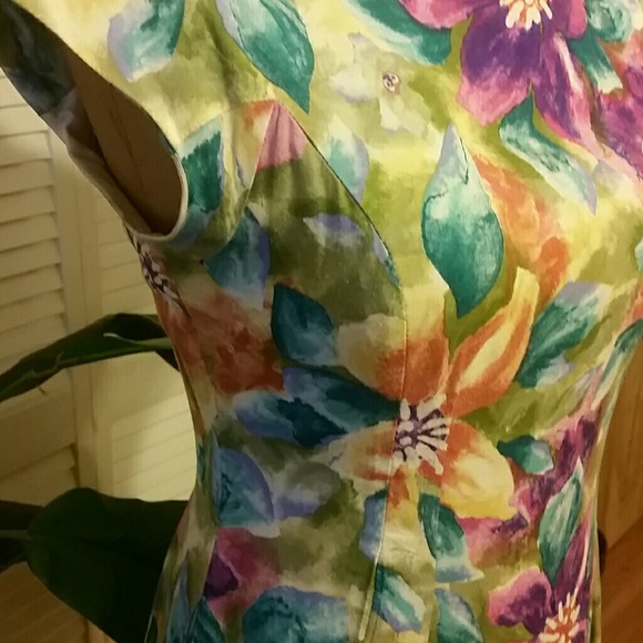 Dress - Picture 3 of 4