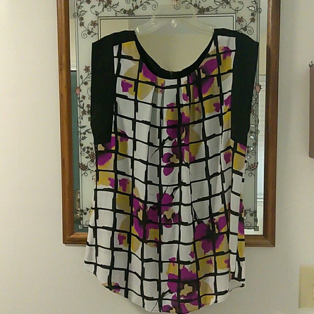 Woman's XL floral no sleeves polyester shirt