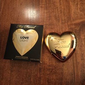 Too faced prismatic highlighter