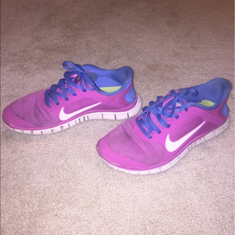 Nike tennis shoes