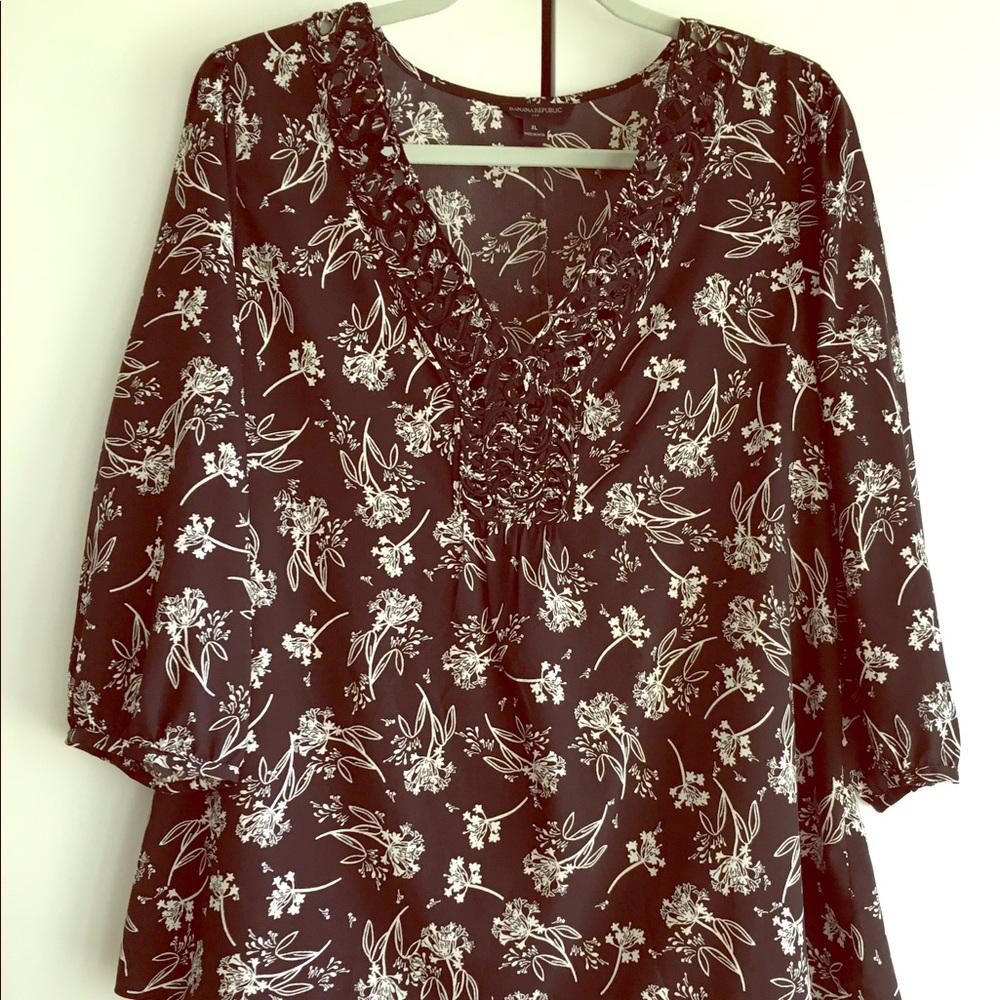 Silky Banana Republic blouse w/ 3/4 sleeves