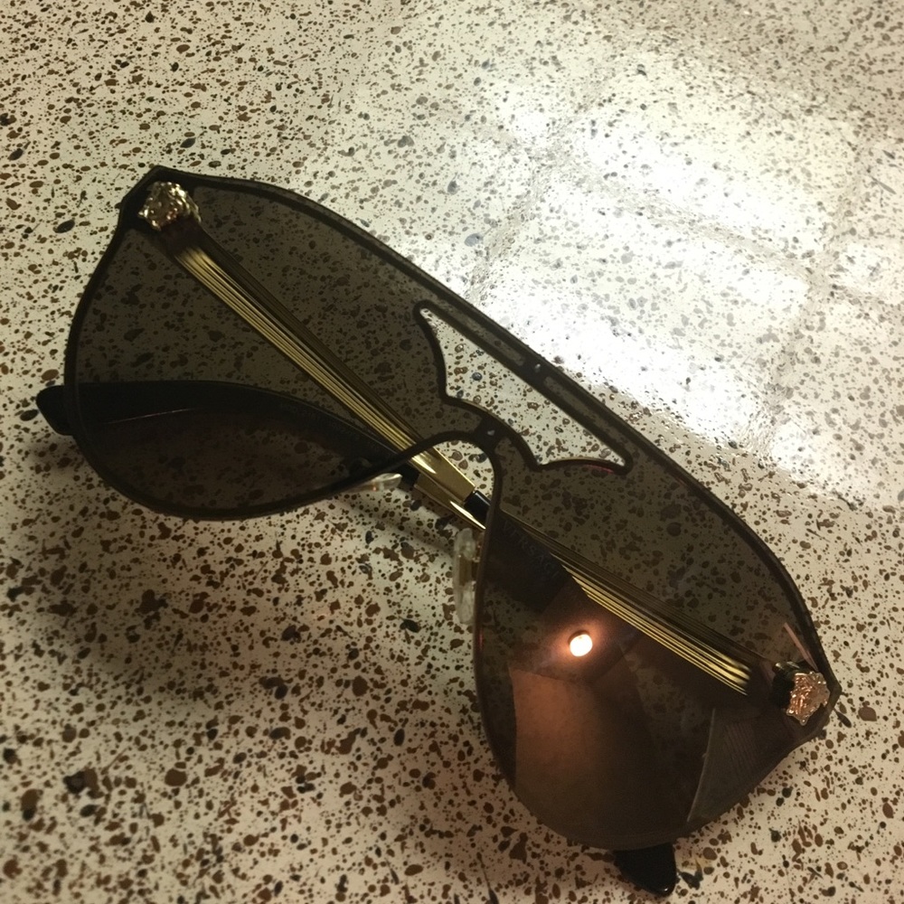 Black Versace Aviators. No case.
