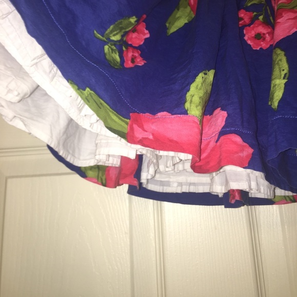 Hollister floral skirt w/ pockets - Picture 2 of 4