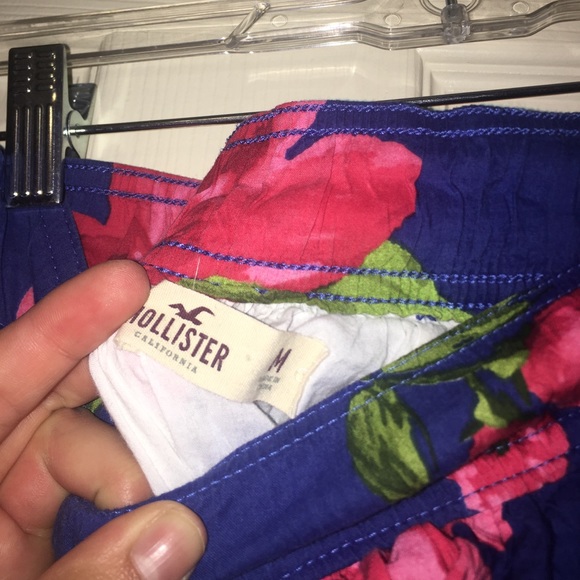 Hollister floral skirt w/ pockets - Picture 3 of 4