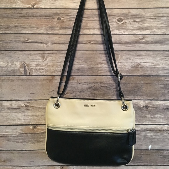 Nine West Handbags - Nine West Small Crossbody Purse