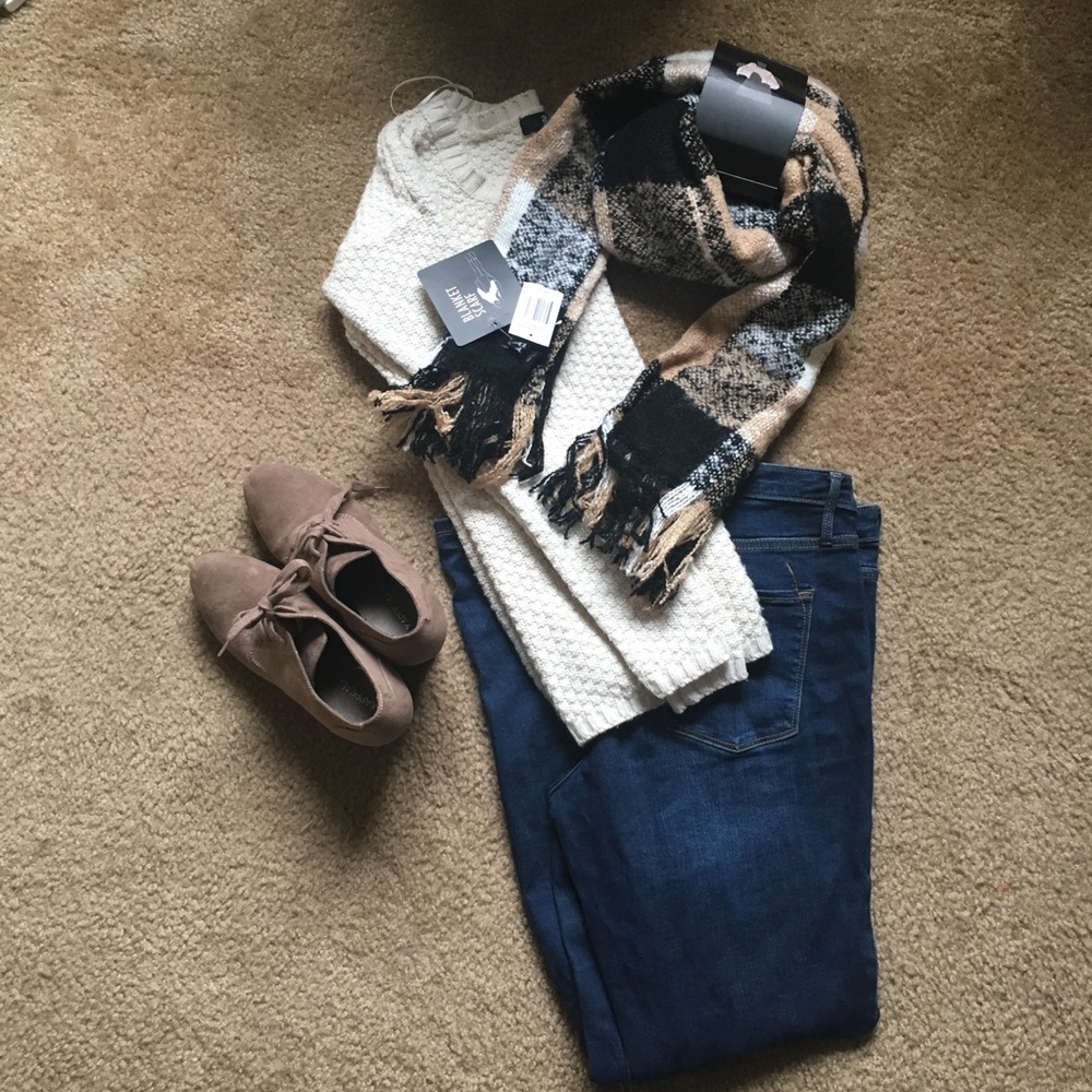 Only available until 3/25! Cozy blanket scarf