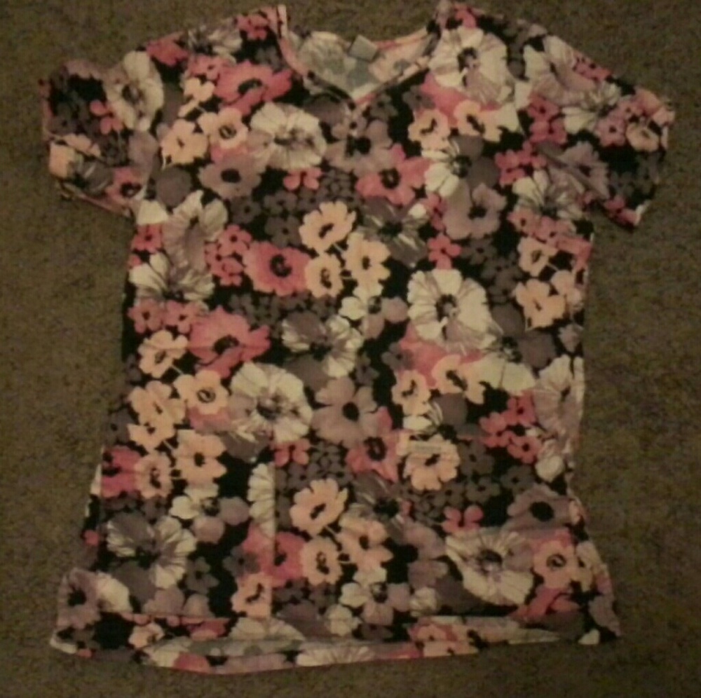 Flowers scrub top