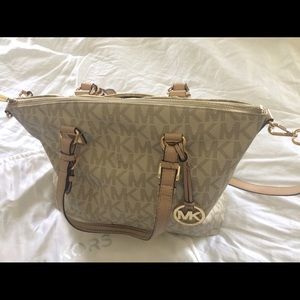 Michael Kors Jet Set Zip Top Tote
