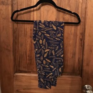 LuLaRoe One Size Leggings Feathers