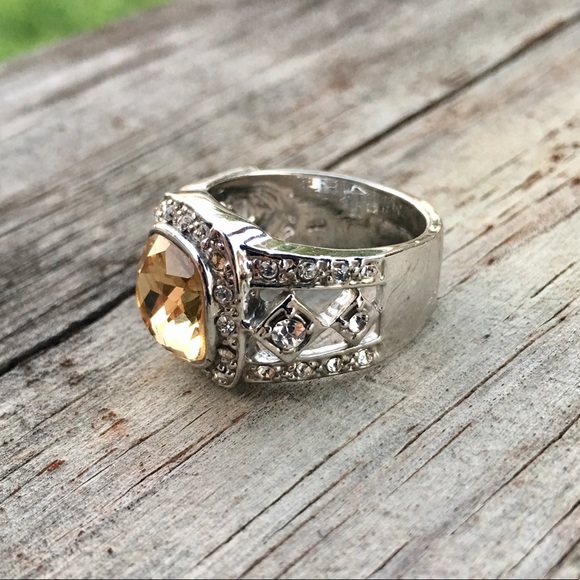 Silver Topaz & Cubic Zirconia Ring - Picture 2 of 5