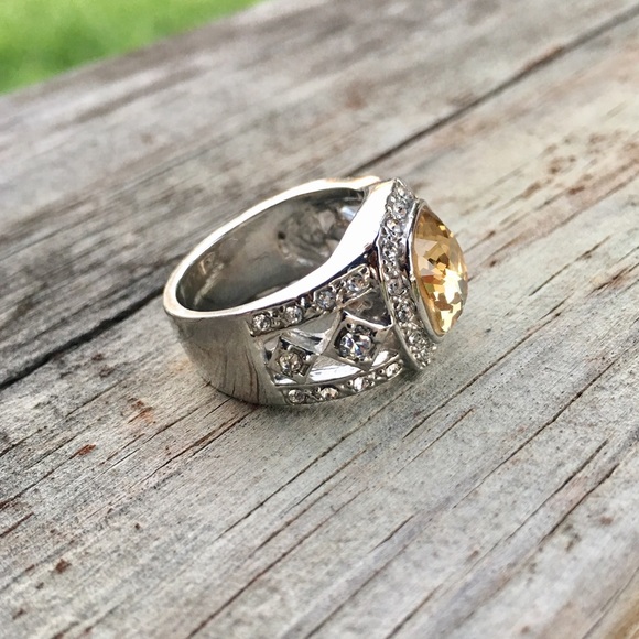 Silver Topaz & Cubic Zirconia Ring - Picture 3 of 5