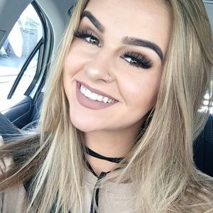 Meet your Posher, Ava