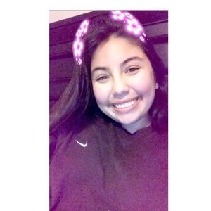 Meet your Posher, Estefania
