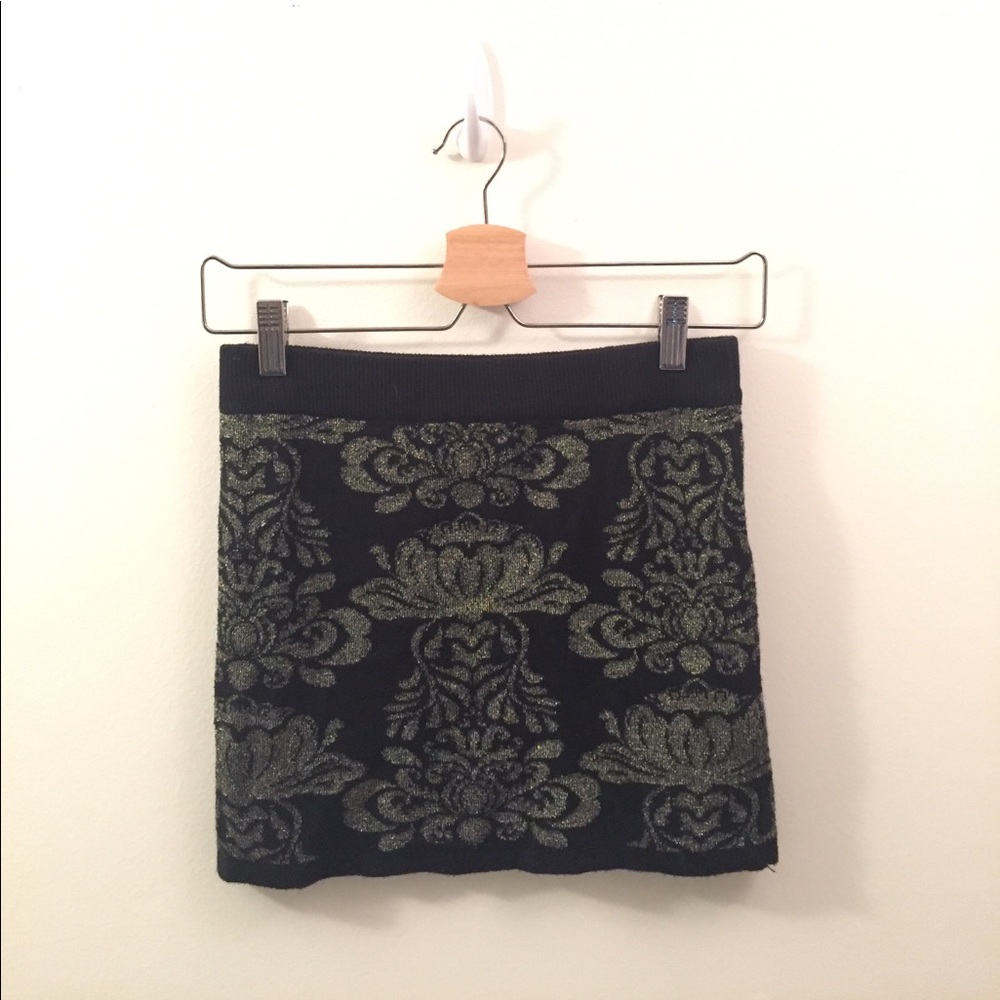 F21 black and gold mini skirt