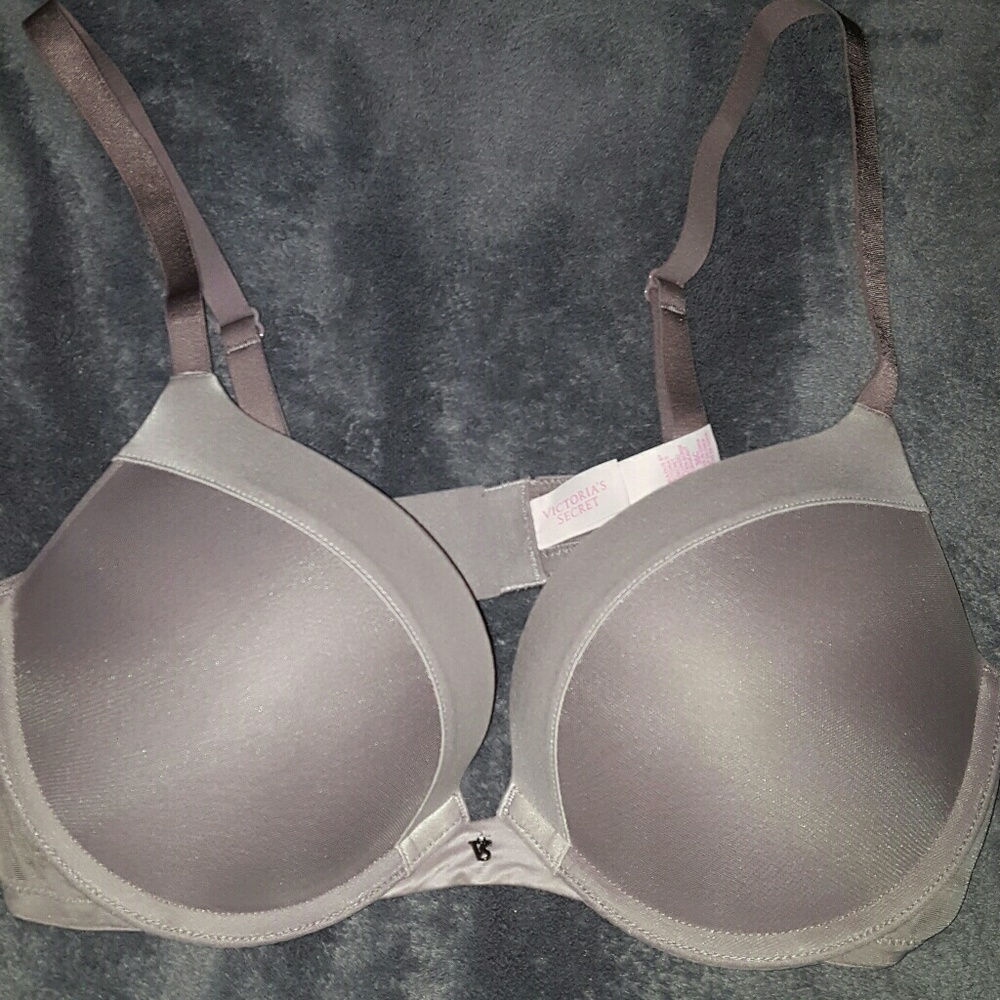 Fabulous by Victoria's Secret plunge bra