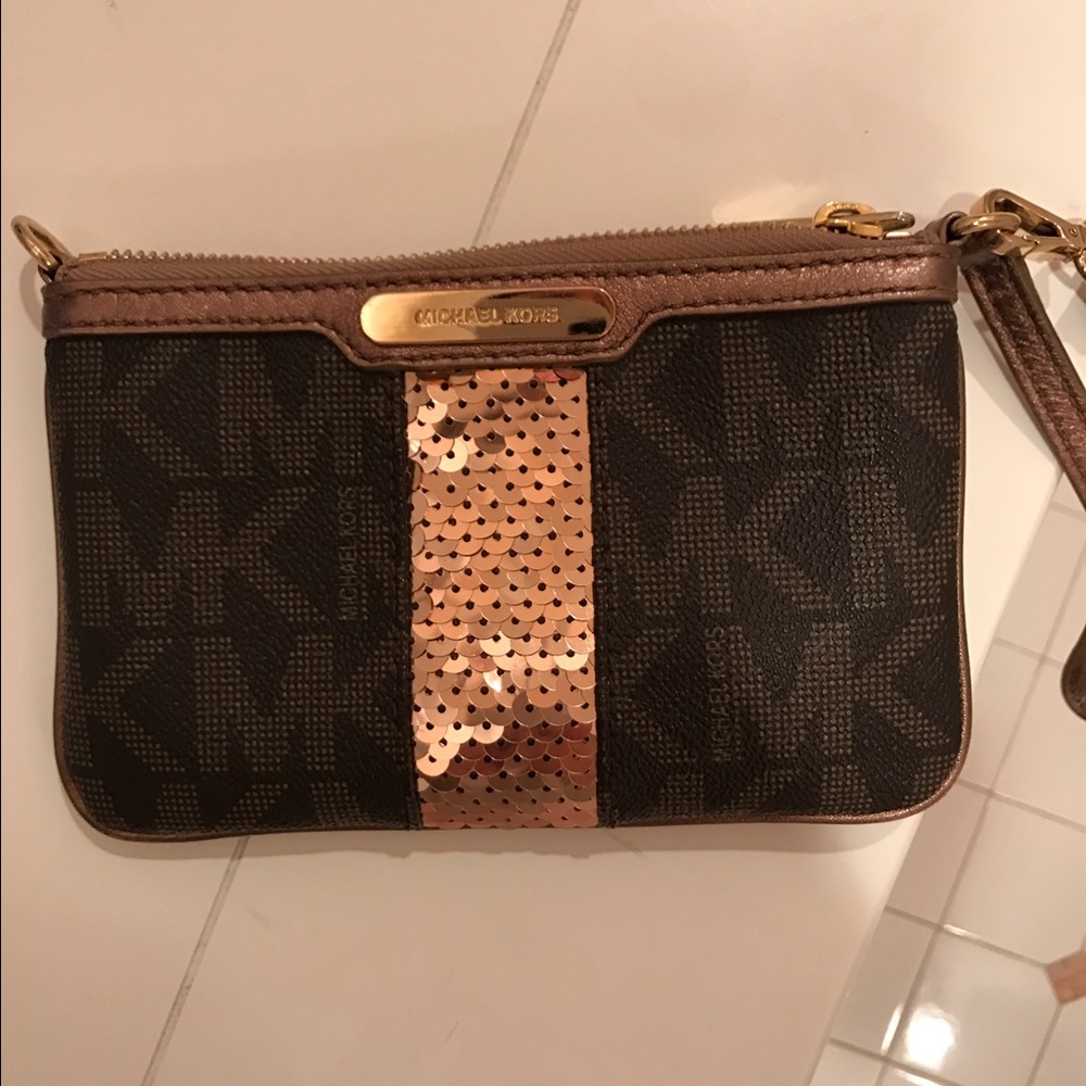 Michael kors metallic wristlet