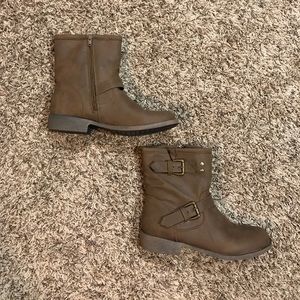 Boots Size 9