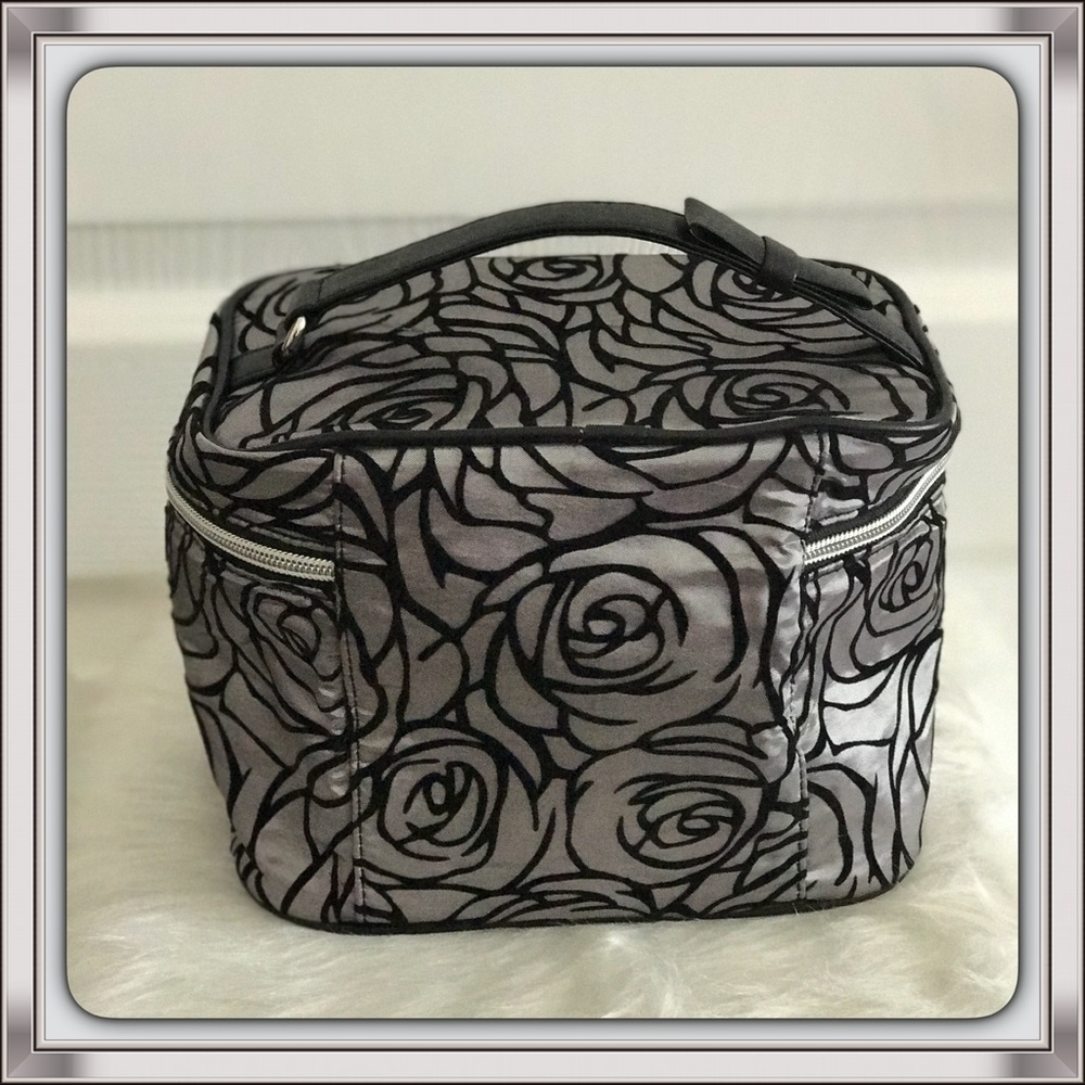 Lancôme Velvet Roses Makeup Bag - Picture 2 of 3