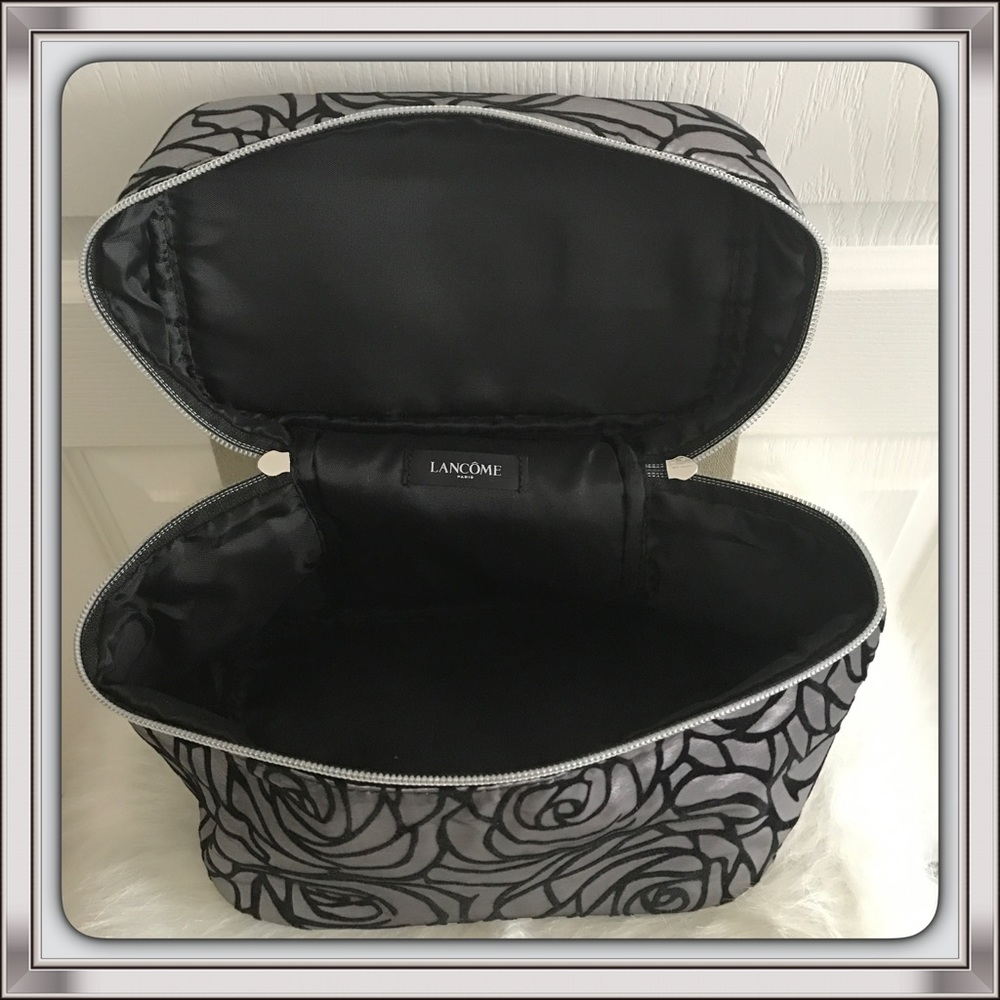 Lancôme Velvet Roses Makeup Bag - Picture 3 of 3