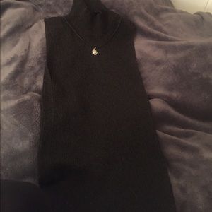 Turtle neck short sleeve shirt