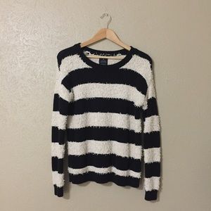 ✨ AEO SWEATER