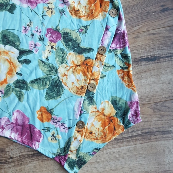 Boutique Asymmetrical Floral Sleeveless Top - Picture 4 of 5