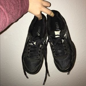 asics volleyball court shoes size 7