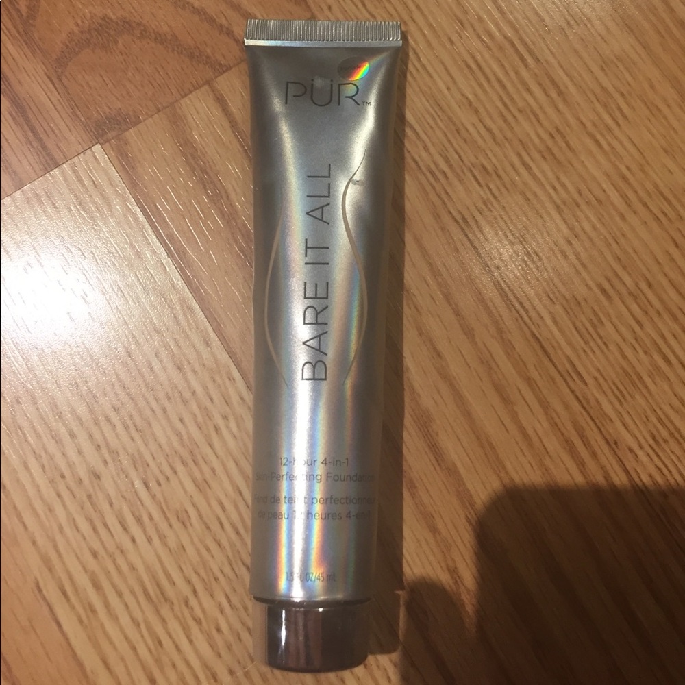 PUR Cosmetics Bare it all foundation in porcelain
