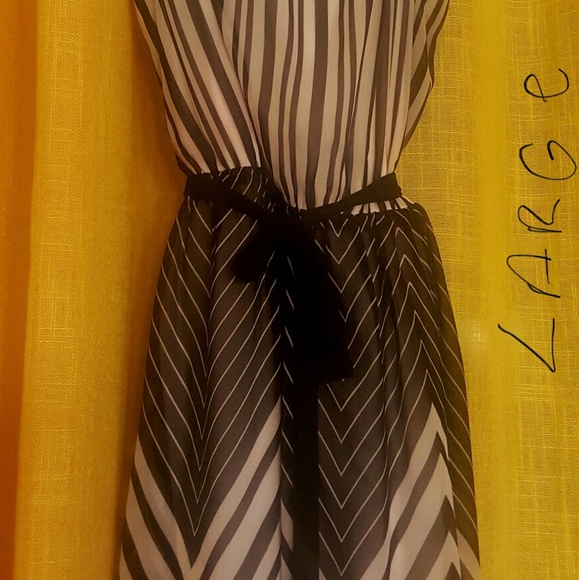 Red and black dress with great material and moveme - Picture 3 of 4