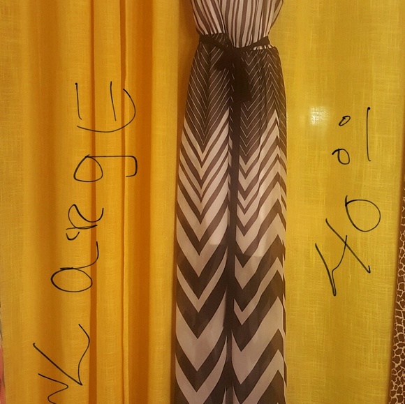 Red and black dress with great material and moveme - Picture 4 of 4