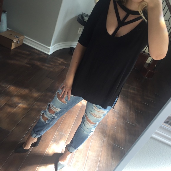 Tops - SALE✂️Selling Mine//Black Keyhole Top