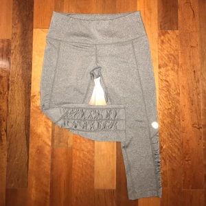 NWOT Capri Ruffle MPG Leggings