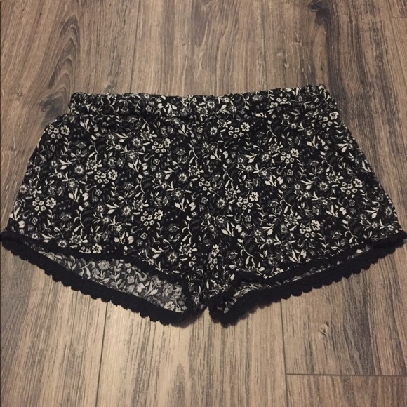 Full tilt floral shorts - Picture 1 of 2